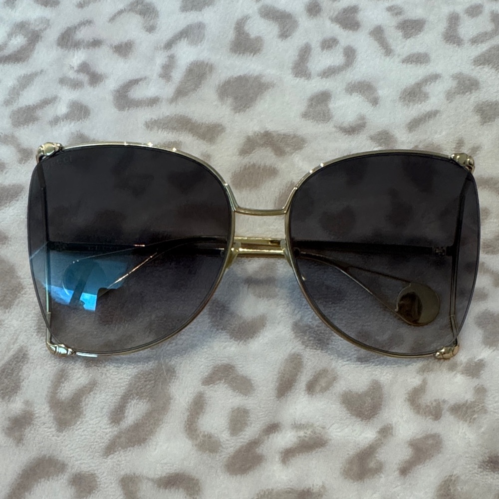 Gucci Gold and Black Sunglasses - Picture 4 of 4